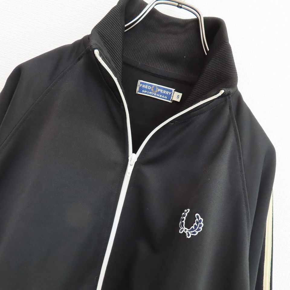 フレッドペリー FREDPERRY 刺繍入り トラックジャケット ジャージ