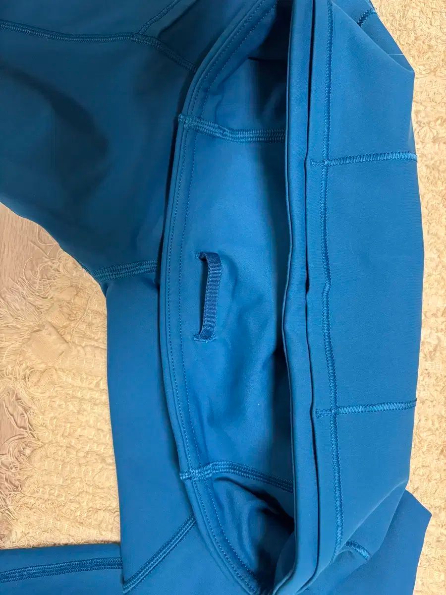 Lululemon アライン ハイライズパンツ ポケットた付き シアンブルー