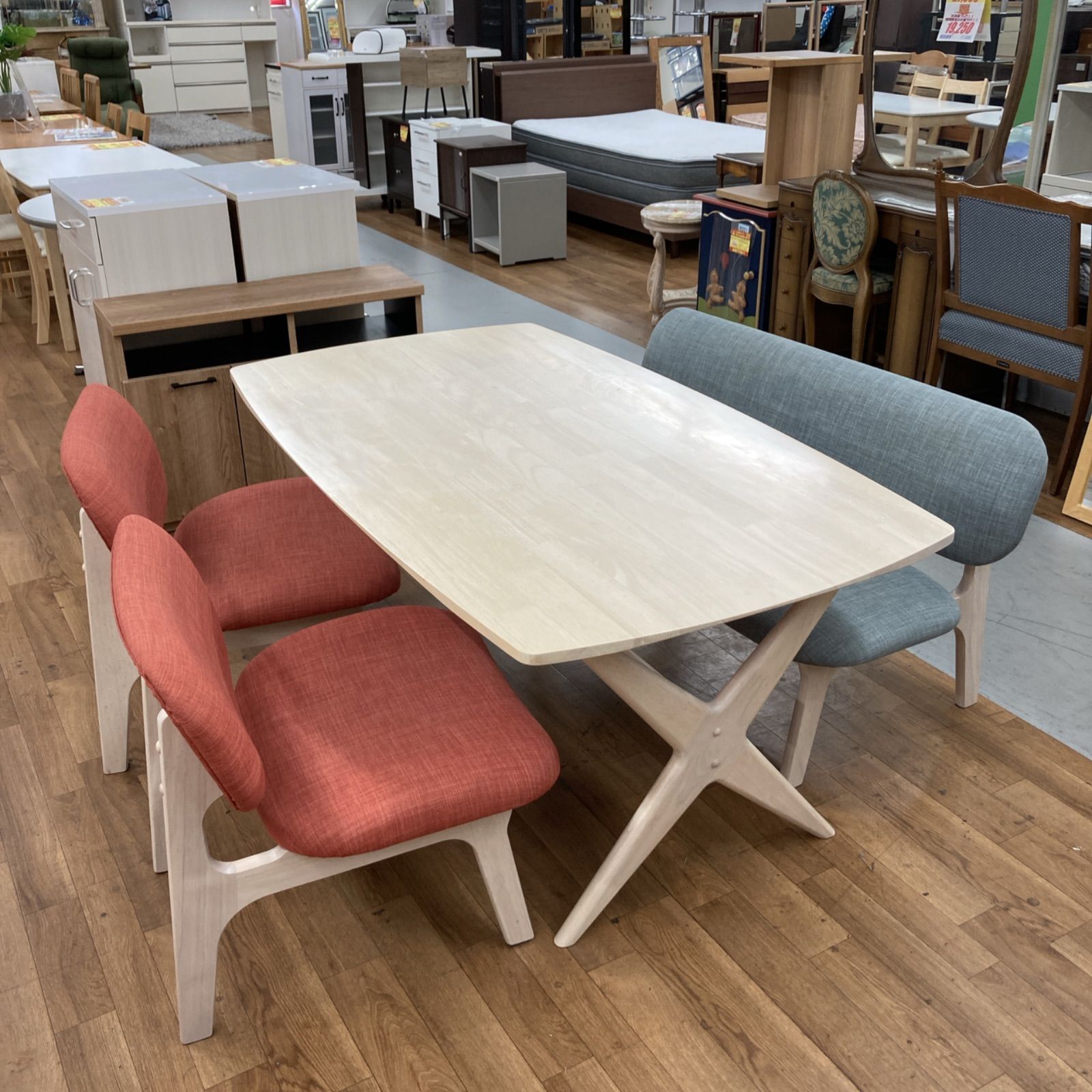 ニトリ　リビングダイニングテーブル(幅160cm)4点セット ニトリ 幅160cm リビングダイニングテーブル4点セット ダイニング