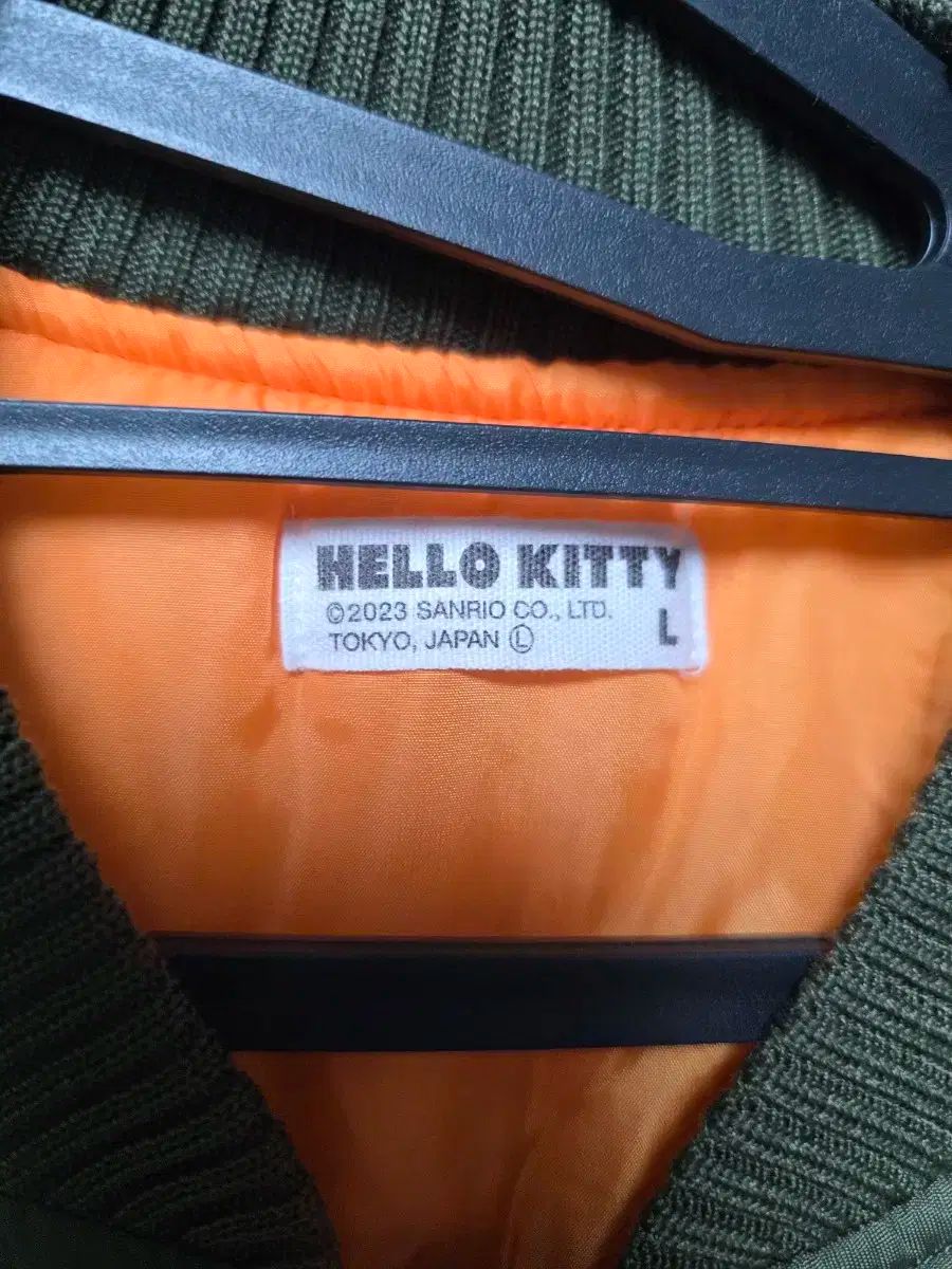 品数豊富。 サンリオ ハローキティ 刺繍 MA-1ジャケット L 詳細な