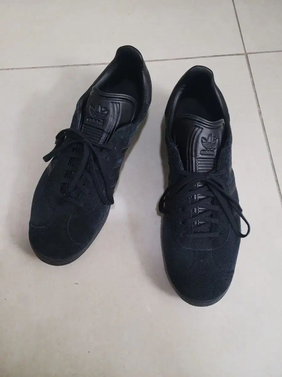 adidas アディダス ガゼル トリプル 黒 285