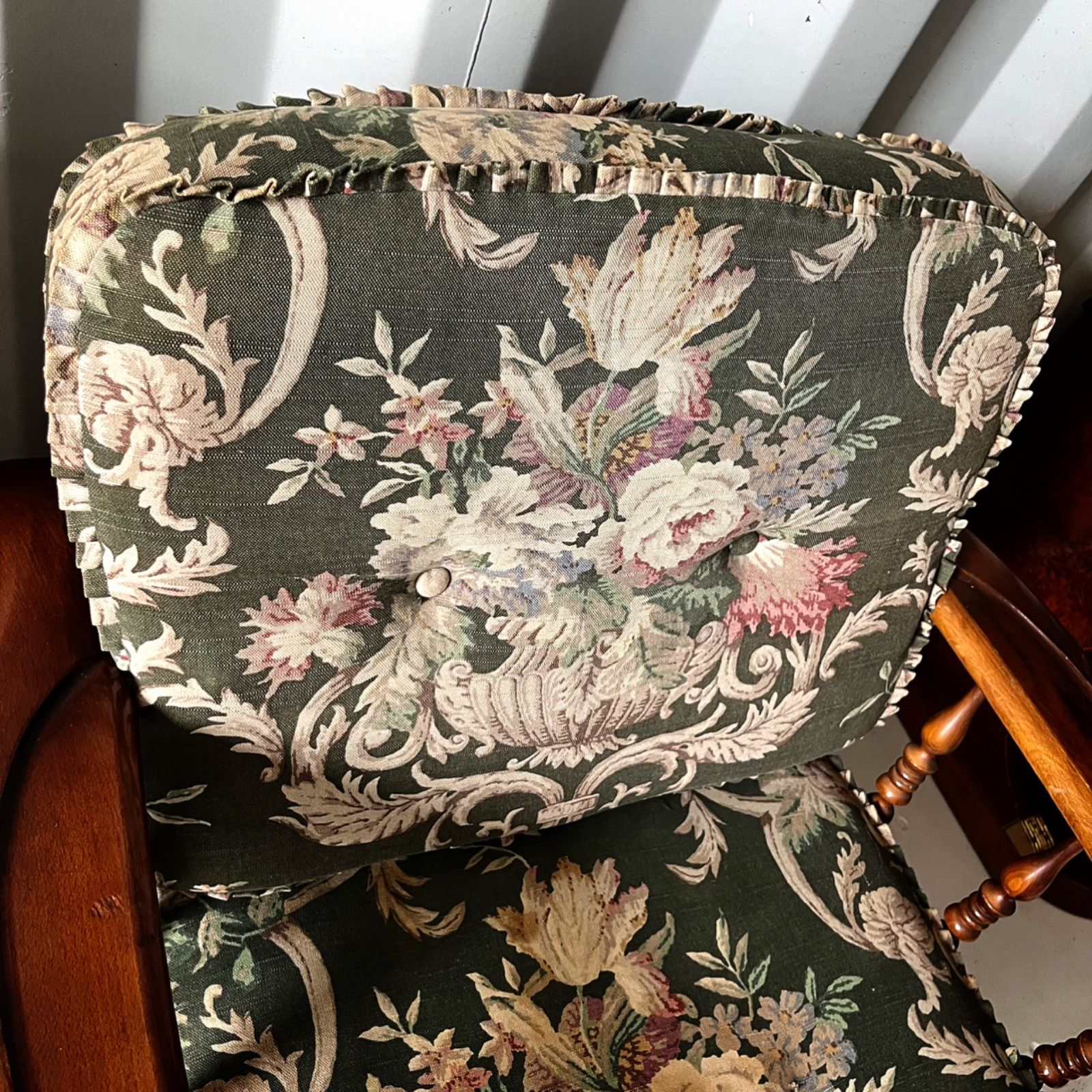 取付無料！カリモク コロニアル グリーン花柄アンティーク 肘掛け椅子2脚✨ 取付無料！カリモク コロニアル グリーン花柄アンティーク 肘掛け椅子2