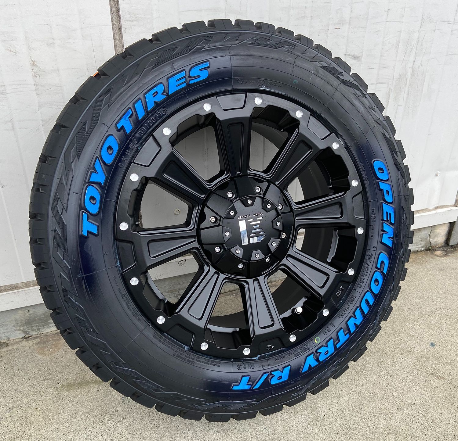 215/65R16 LEXXEL DeathRock レクセル デスロック 200系ハイエース レジアスエース タイヤホイールセット 16インチ  TOYO トーヨータイヤ オープンカントリー RT ホワイトレター 車検対応/バン適合規格 大人気セット - メルカリ