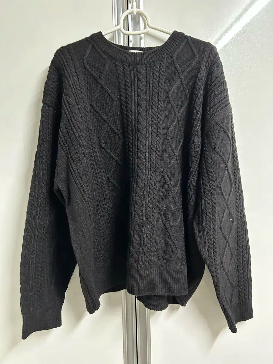 ケーブル ニット セーター 黒 ベージュ