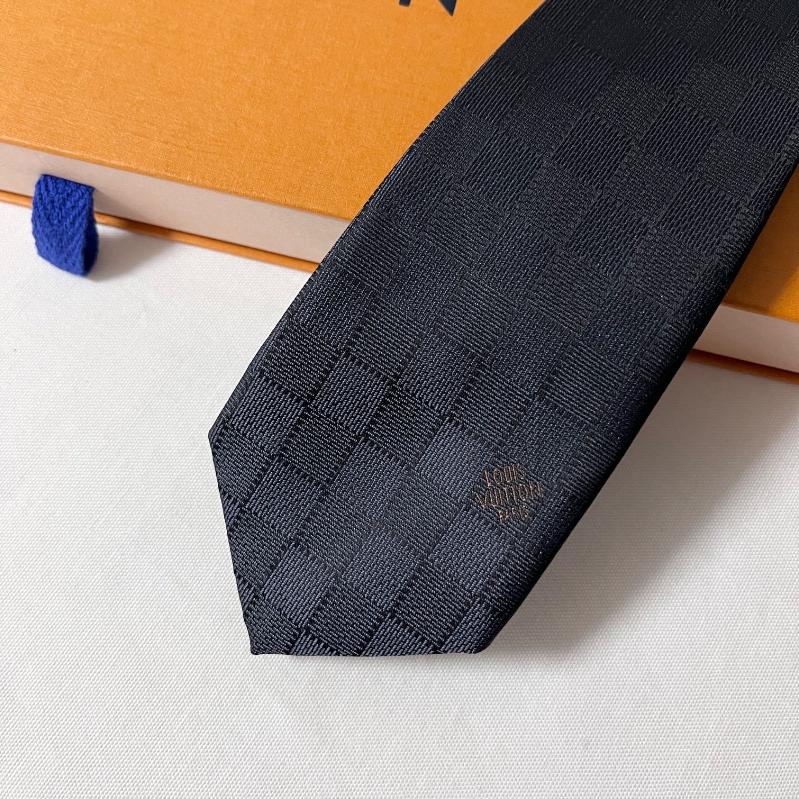 美品 LOUIS VUITTON ルイヴィトン ネクタイ チャコール ブラック 美品 LOUIS VUITTON ルイヴィトン ネクタイ シルク100