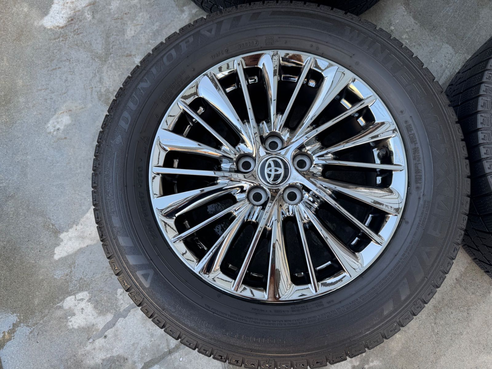 トヨタアルファード スタッドレスアルミセット スタッドレス18インチ