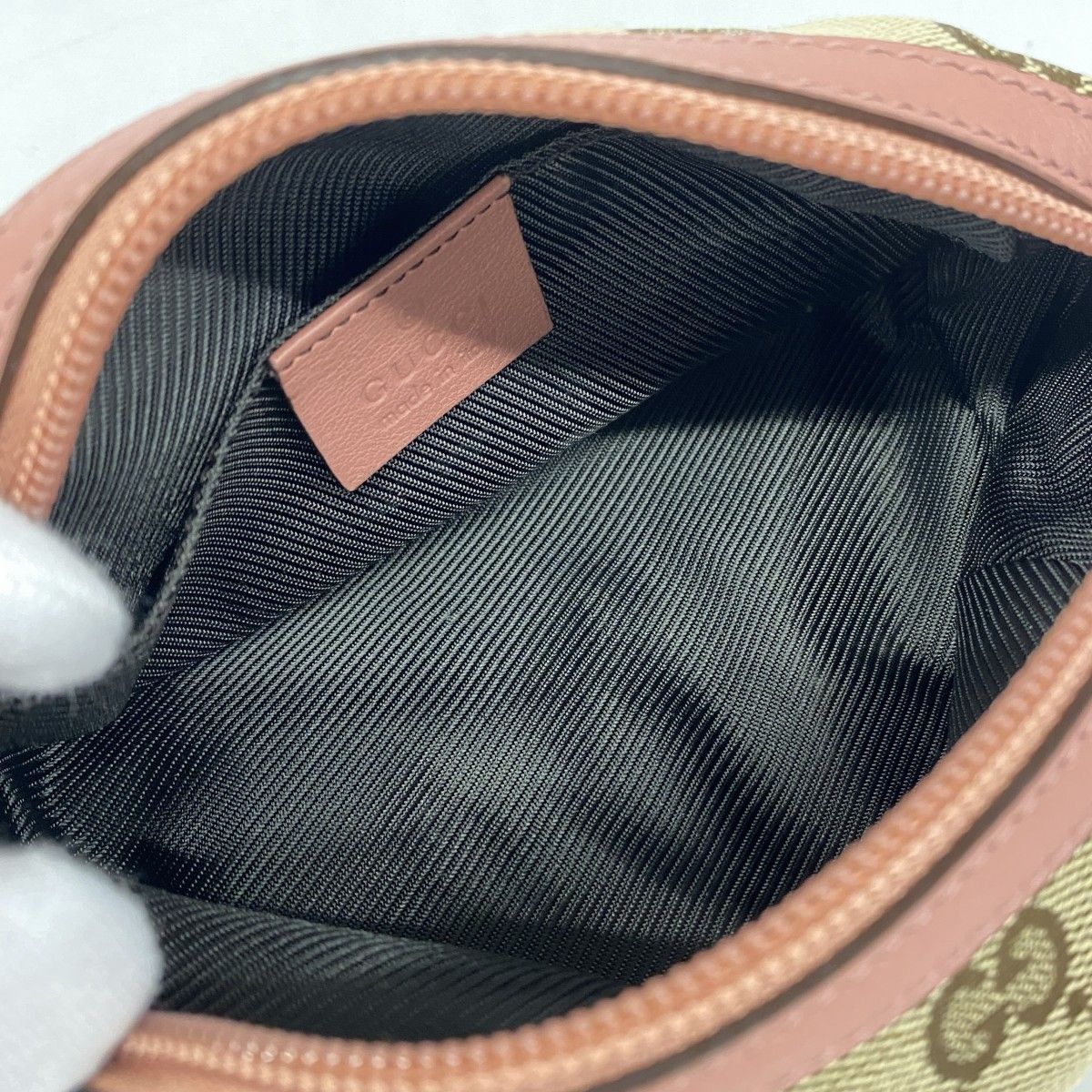 ピンク