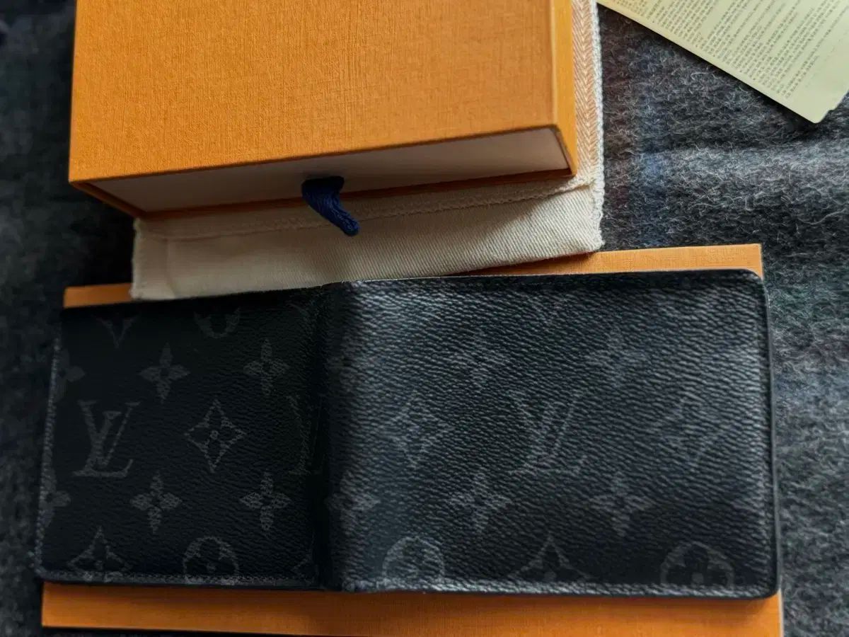 Louis Vuitton(ルイヴィトン) 二つ折り財布 付属品完備 - メルカリ