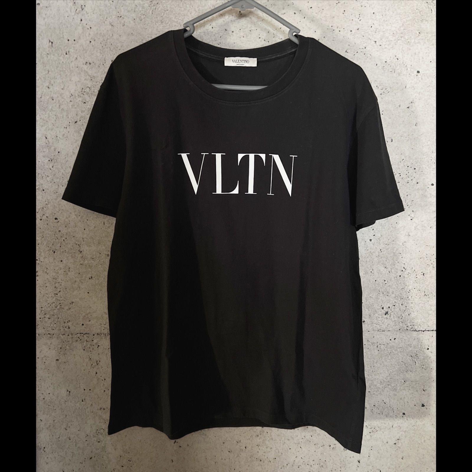 VALENTINO/ VLTN ロゴTシャツ/M 黒 - m.a-shop - メルカリ