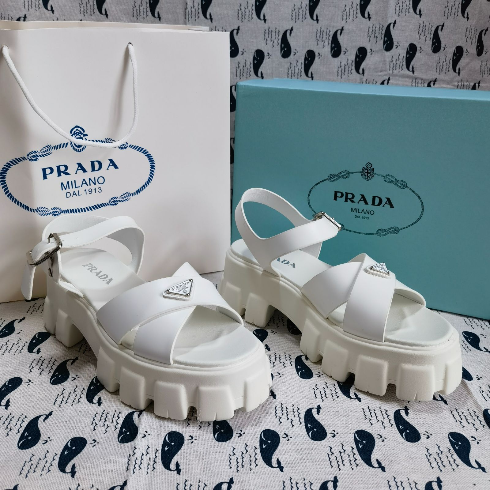 超人気美品！PRADA プラダ モノリス トライアングルロゴ ラバー サンダル