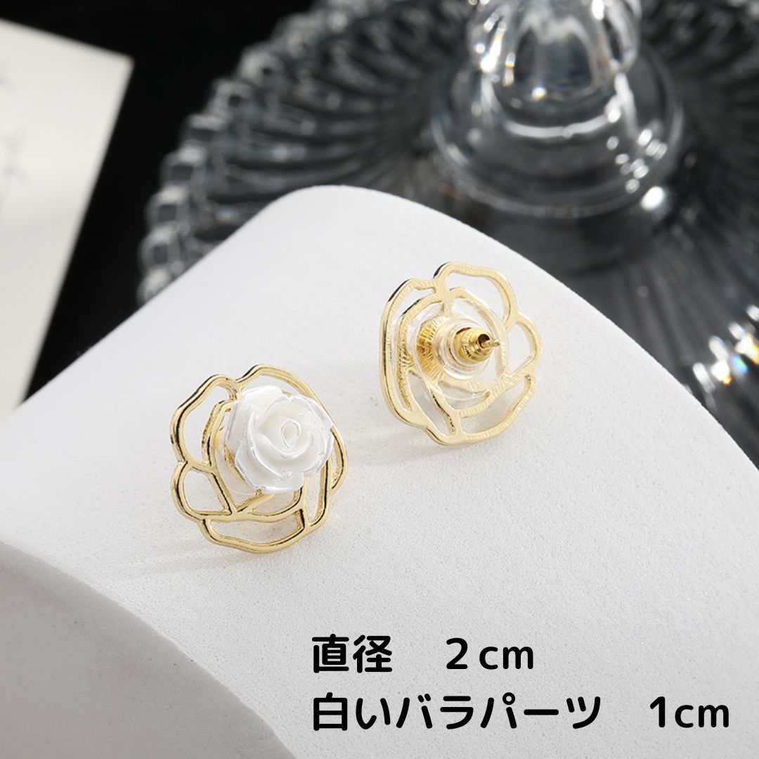 ゴールドのバラ透かしパーツに白いバラを乗せたピアス お花ピアス 