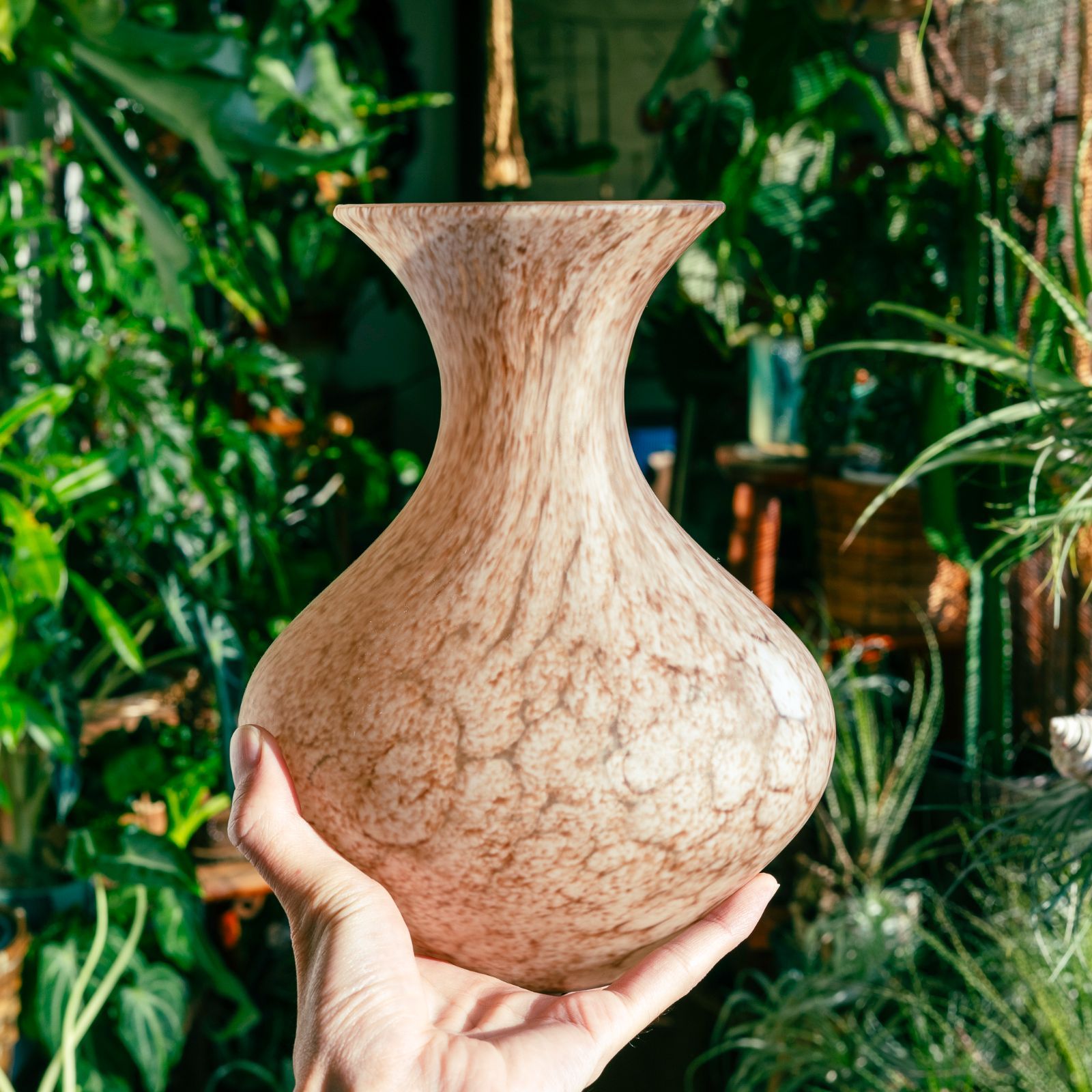 1個レトロフラワー花瓶 T.G.K PINE GLASS フリルのガラス花瓶