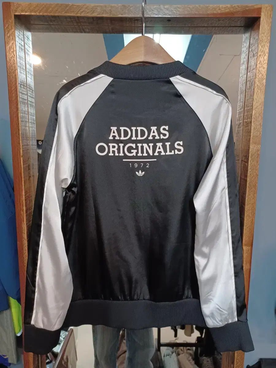 adidas アディダス