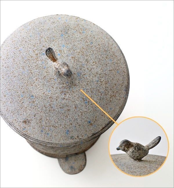 ヴィンテージなブリキのダストボックス