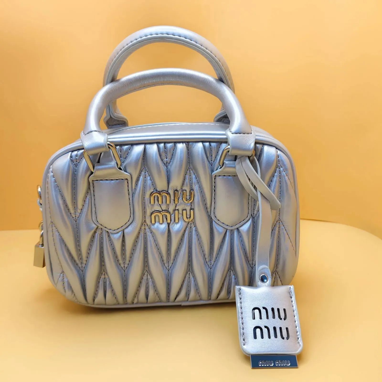 Miumiu マテラッセ レザートップハンドルバッグショルダーバッグ ハンドバッグ - メルカリ