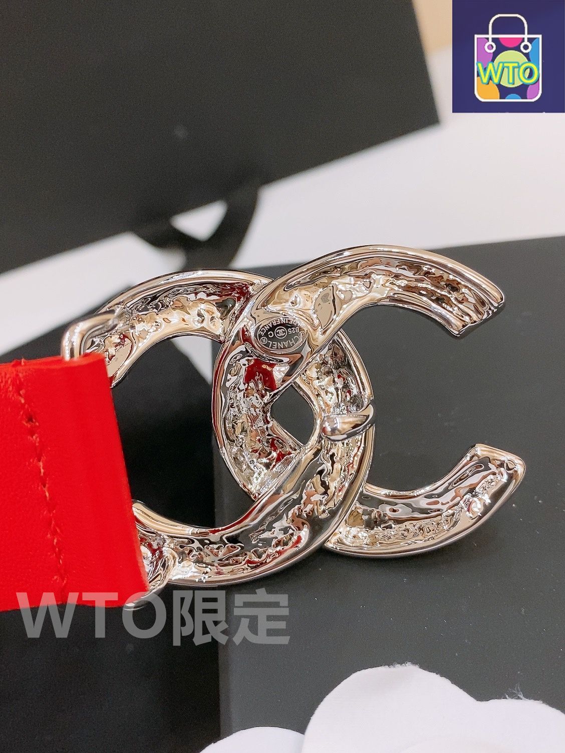 CHANEL赤と金のツイストチェーンベルト CHANEL赤と金のツイストチェーンベルト