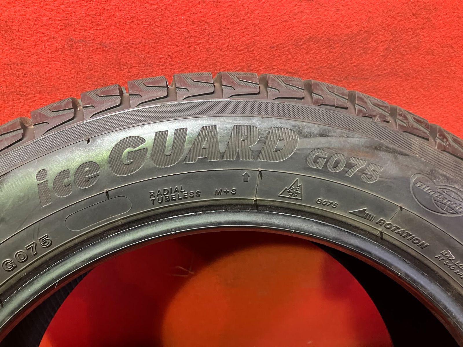 スタッドレスタイヤ 235