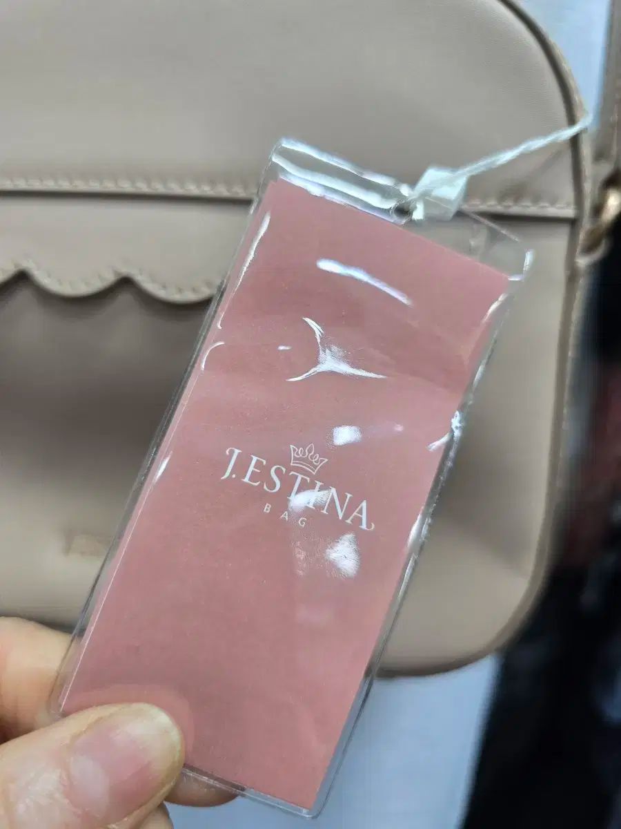 J.ESTINA ジェイエスティナ ベージュ フラップ クロスバッグ