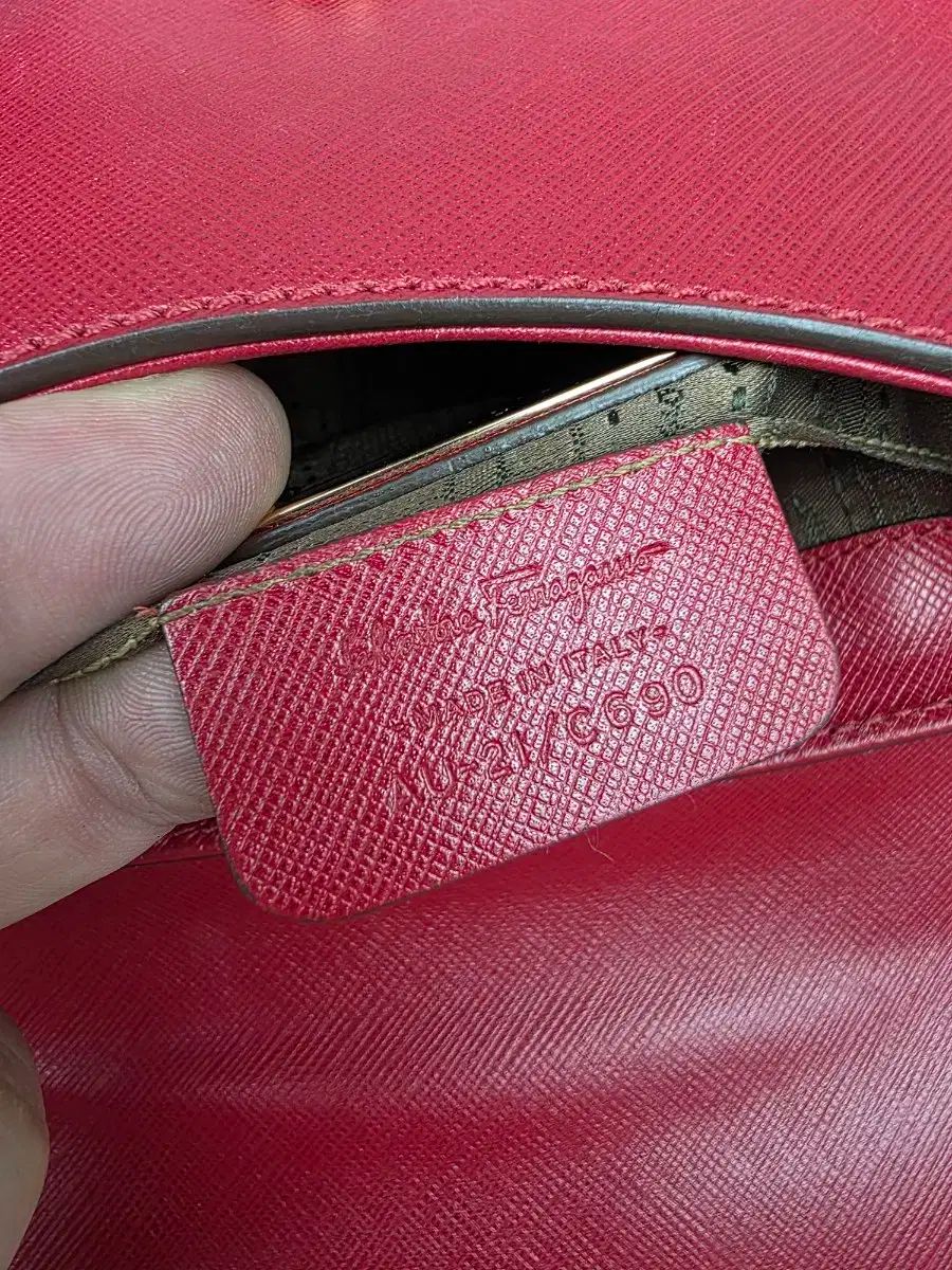 フェラガモ ミニ