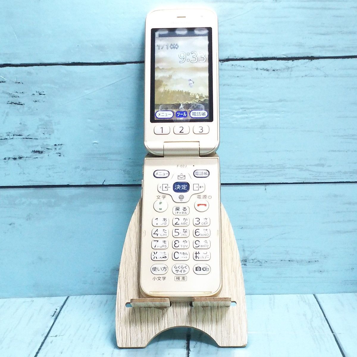 docomo F-02J らくらくホン ゴールド 本体 白ロム [訳あり] SIMロック解除済み SIMフリー 420690