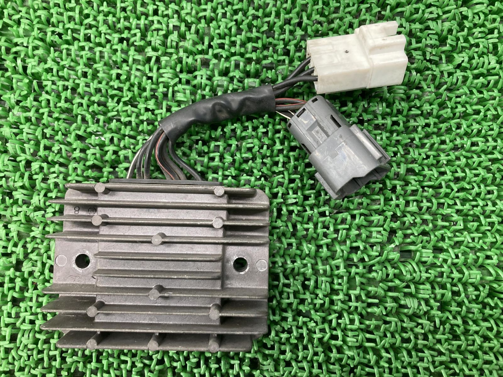 スカイウェイブ400 レギュレター スズキ 純正 中古 バイク 部品 RX41 55 05H2 レギュレーター レクチファイアー 機能的問題なし