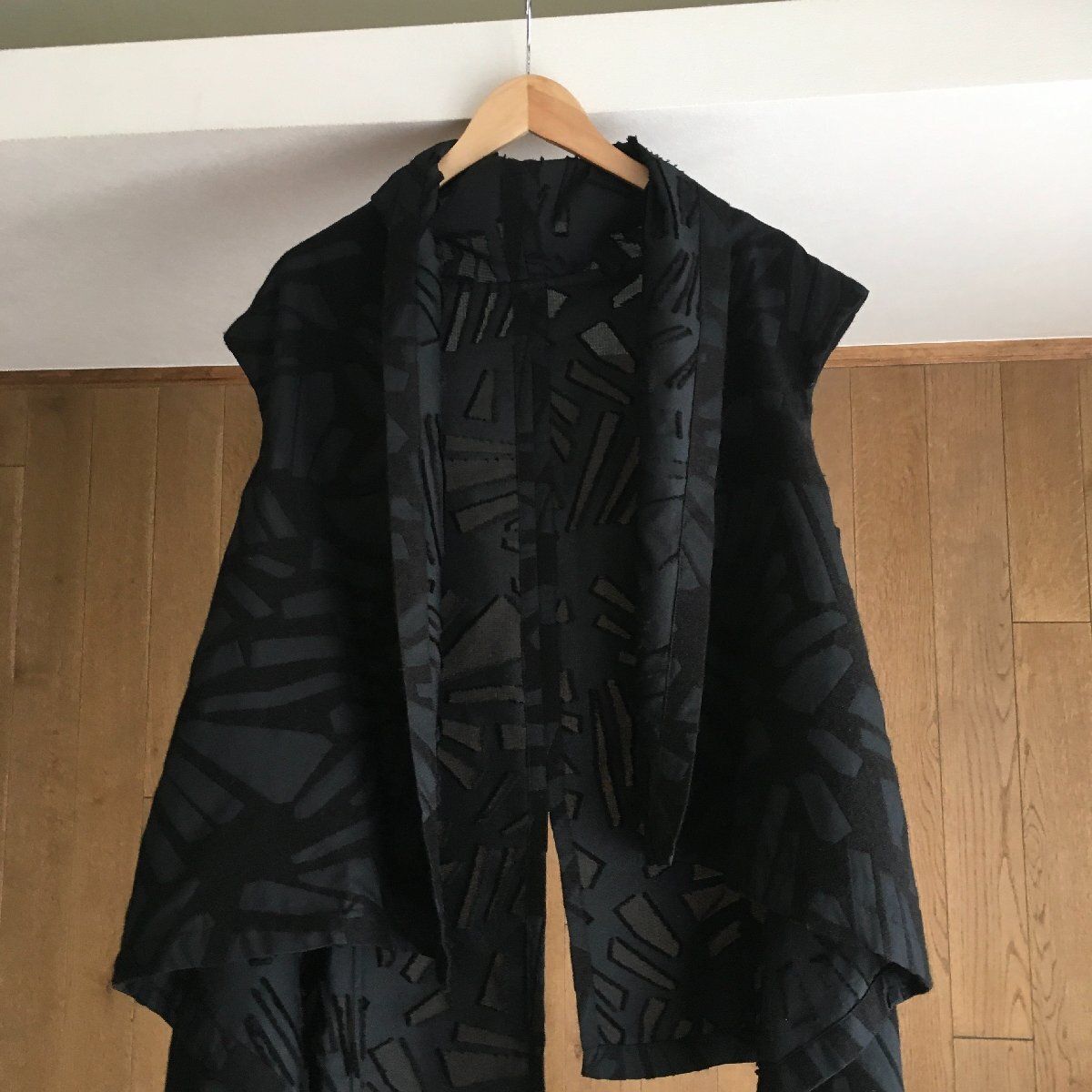 極美品 萌 MOYURU（モユル）柄 変形 ベストM～L - メルカリ