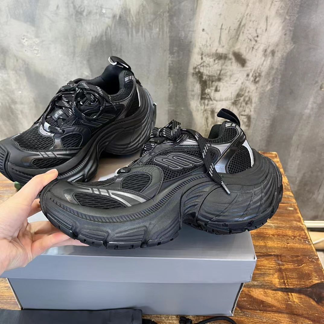 【関税込み】Balenciaga ブラック 10XL スニーカー ブラック（黒）系 BALENCIAGA 10XL(バレンシアガ) スニーカー
