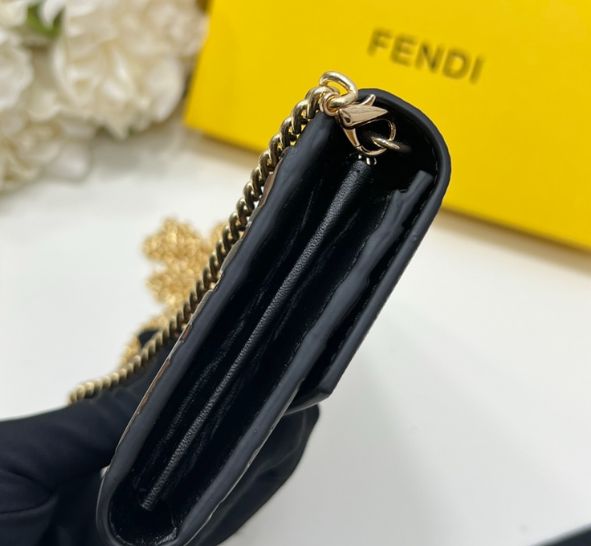 お勧め＊即購入可FENDI/フェンディ長財布レディース箱付き美品便利ステキ早い者勝ち！