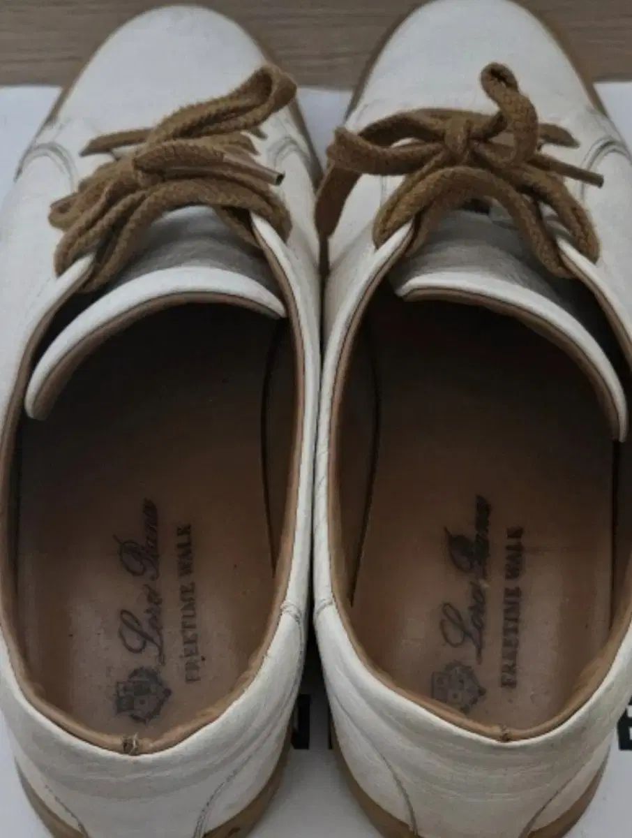 ロロ ピアーナ フリータイム TIME 白 スニーカー