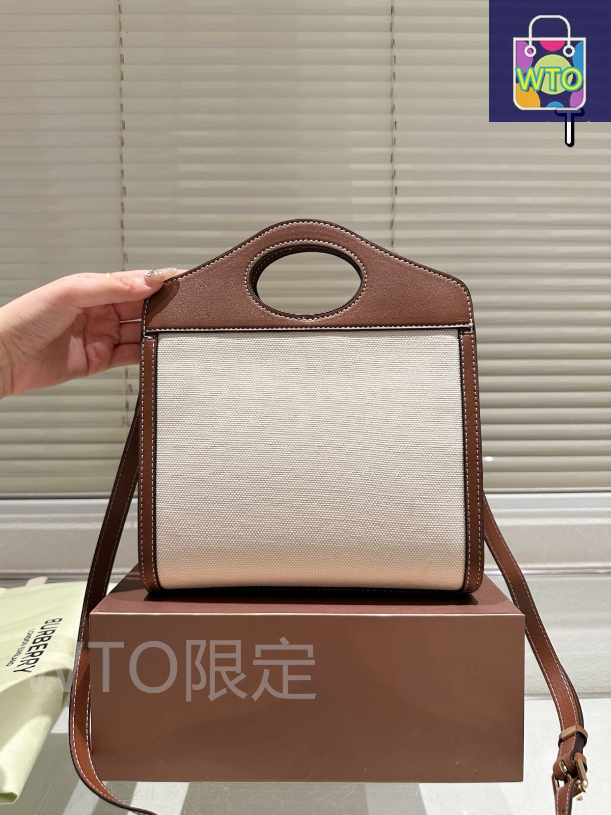 期間限定お値下げします！手提げバッグ バーバリー 新品 普段 通勤 多ポケット仕様2WAY手提げバッグ(22×33×12㎝ ブラック