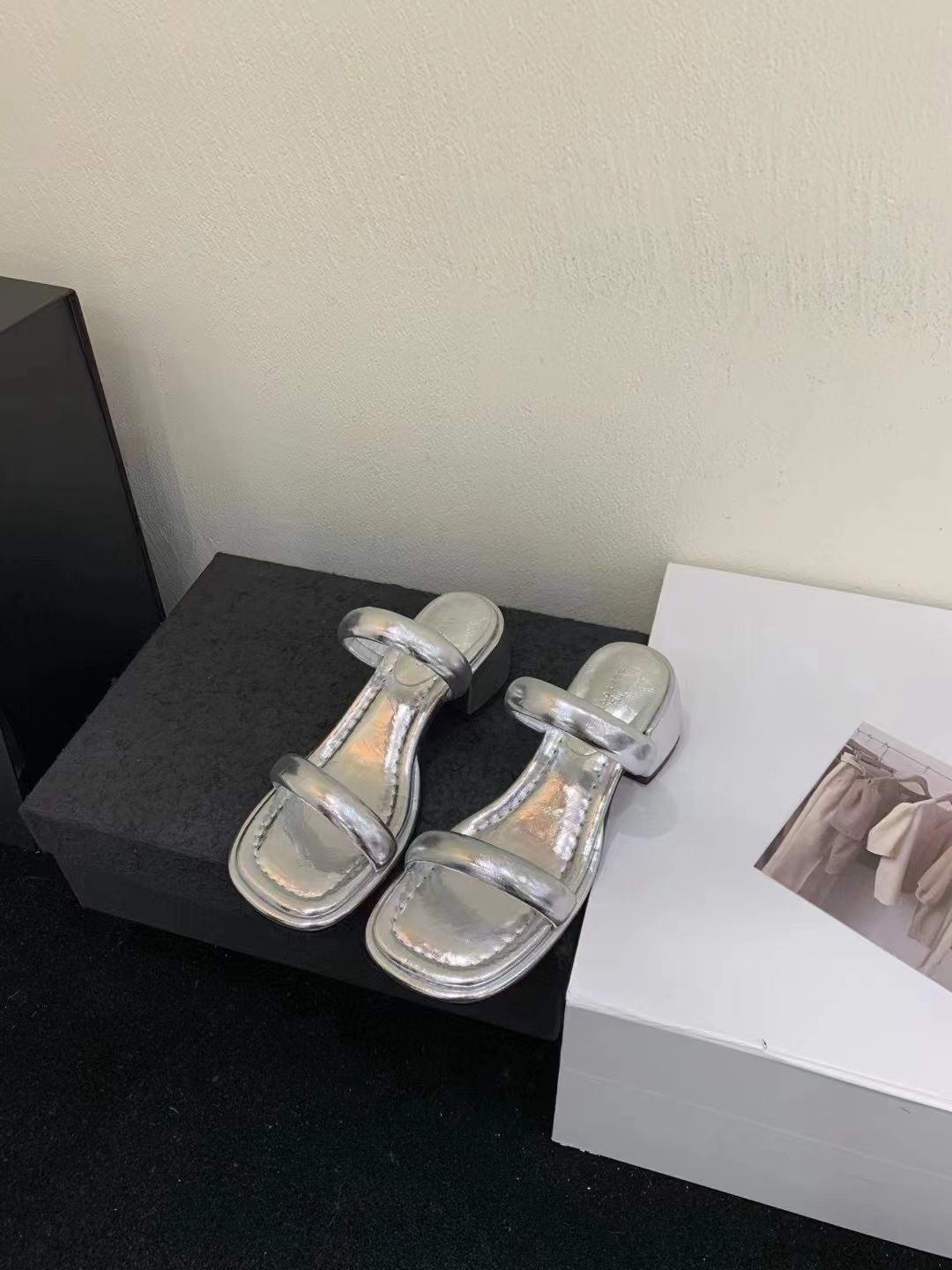 フランス製ハイヒールサンダル