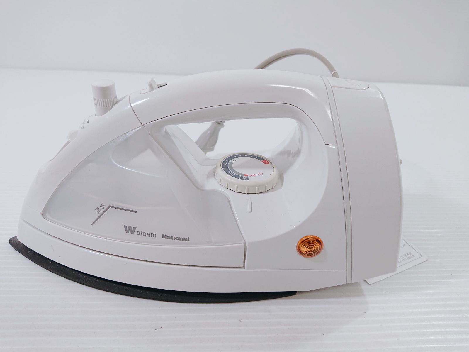 ネリエル 　Panasonic スチームアイロン　アイロン台セット National(Panasonic) カセット式 スチームアイロン NI-SR25-W