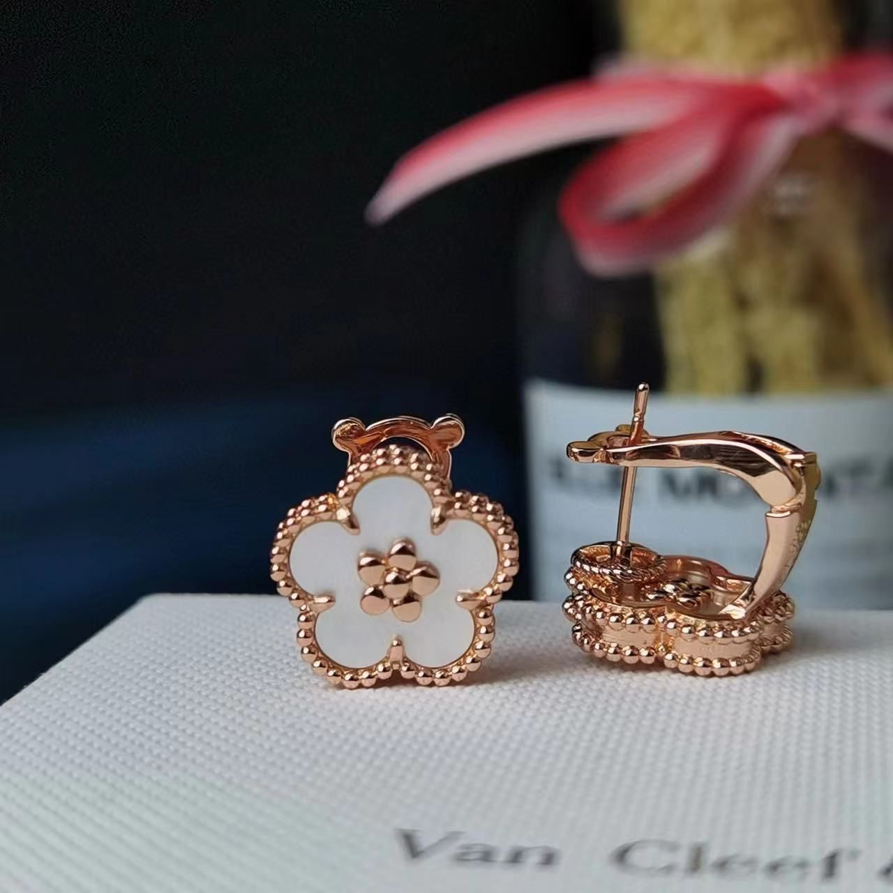 ヴァン クリーフ＆アーペル 梅のピアス Vca 四つ葉のクローバー