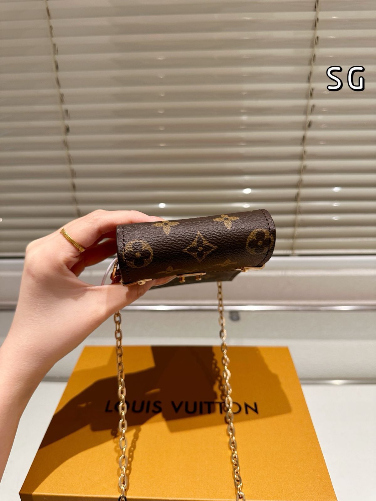 フォンポーチ サイズ