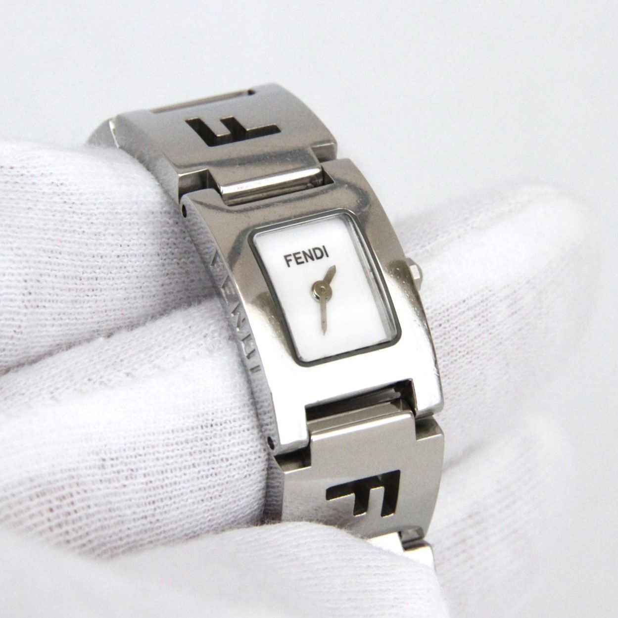 フェンディ FENDI 女性用 腕時計 電池新品 s1554