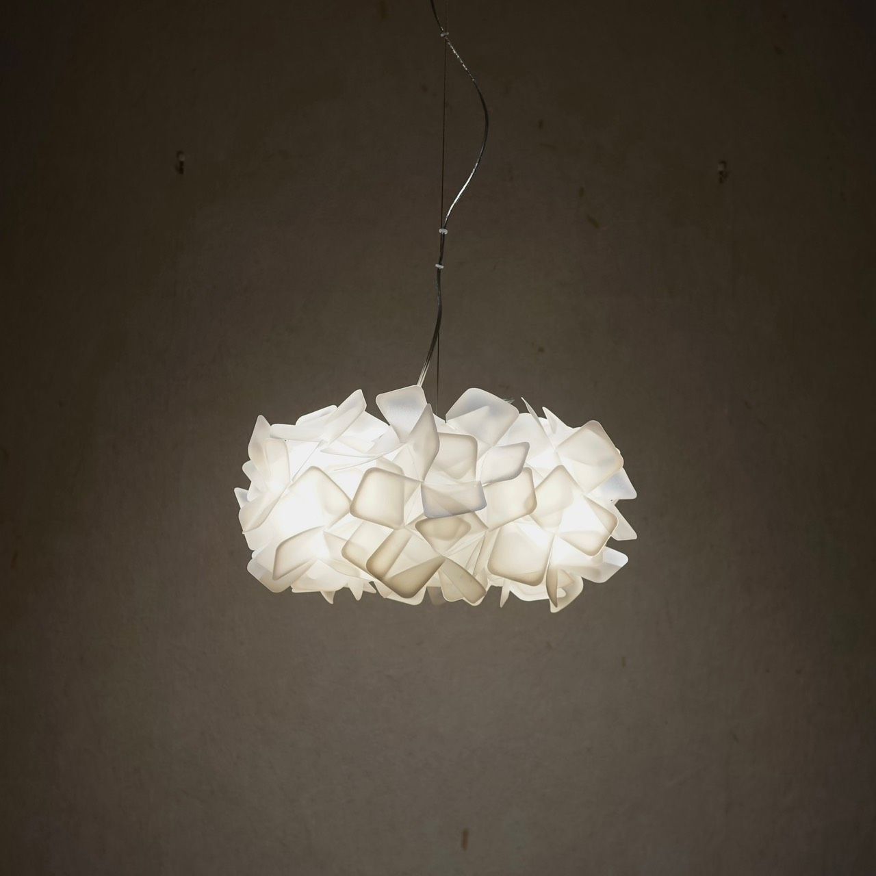 SLAMP スランプ CLIZIA クリジア ペンダントライト 吊り下げ照明 ホワイト モダン ラグジュアリー ホテルライク イタリア WWW_OLIVIERBERNSTEIN_COM