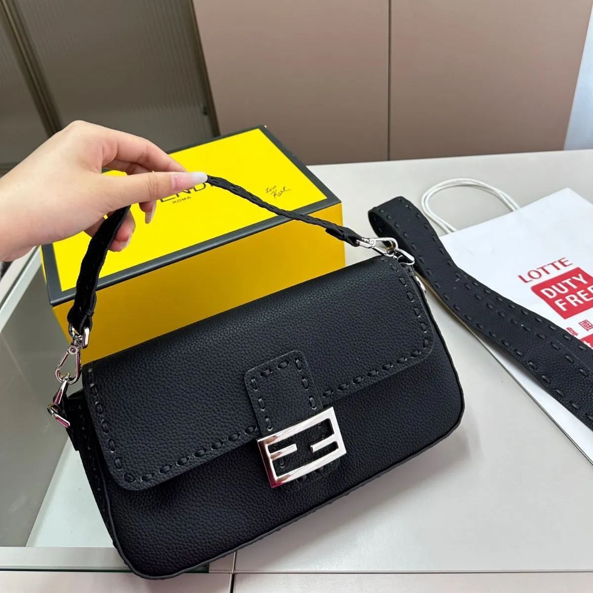 Fendi バゲットのバッグ  ハンドバッグ  バッグを斜めにします