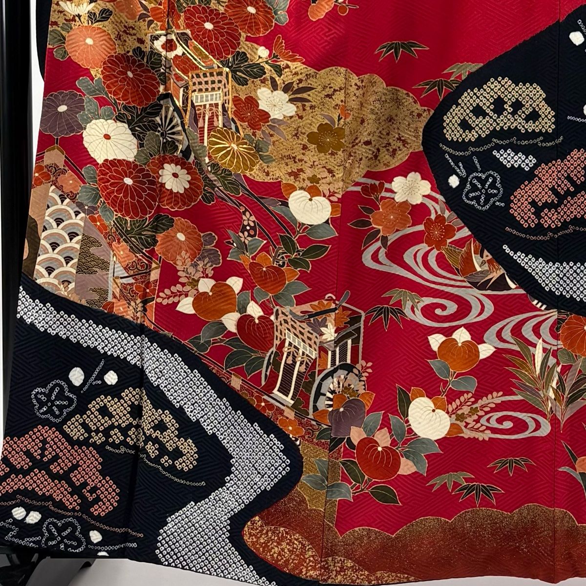 振袖 身丈160cm 裄丈65cm M 袷 御所車 菊 金糸 絞り 赤 正絹 秀品