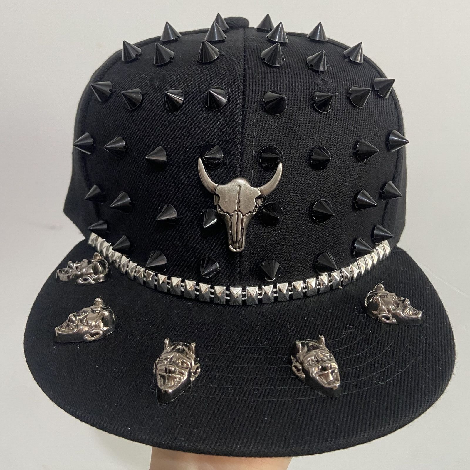 手作りのメタルリベットアクセント付きファッションベースボール 