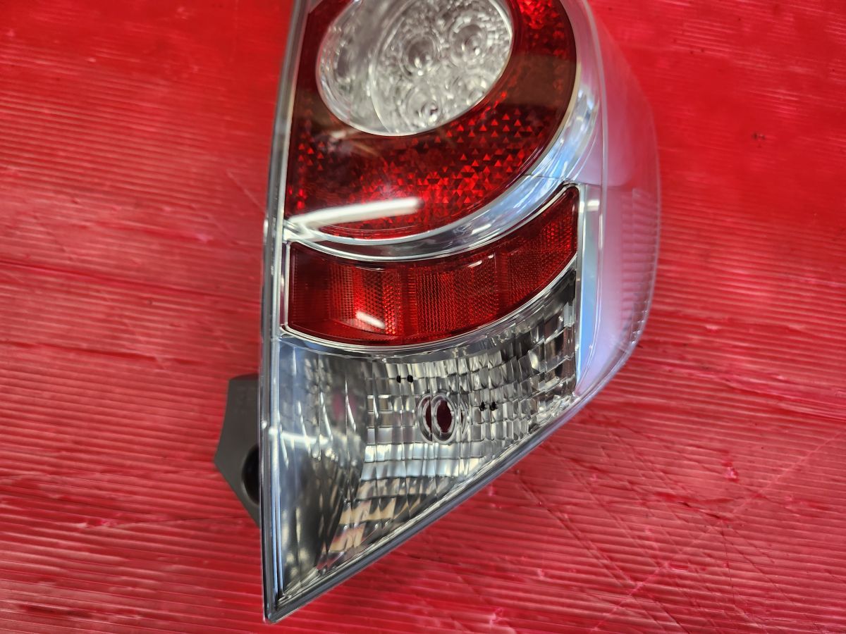 NHP10 アクア前期テールランプ右 STANLEY 52-252 トヨタ用 自動車