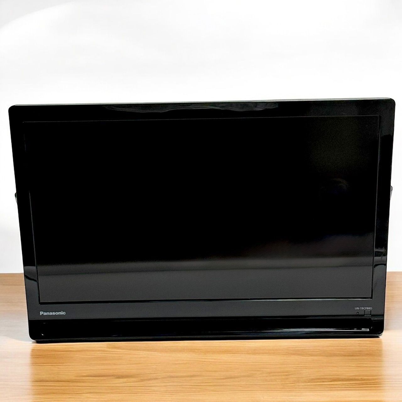 ☆送料無料 良品 Panasonic パナソニック UN-19CFB8 K 19V型