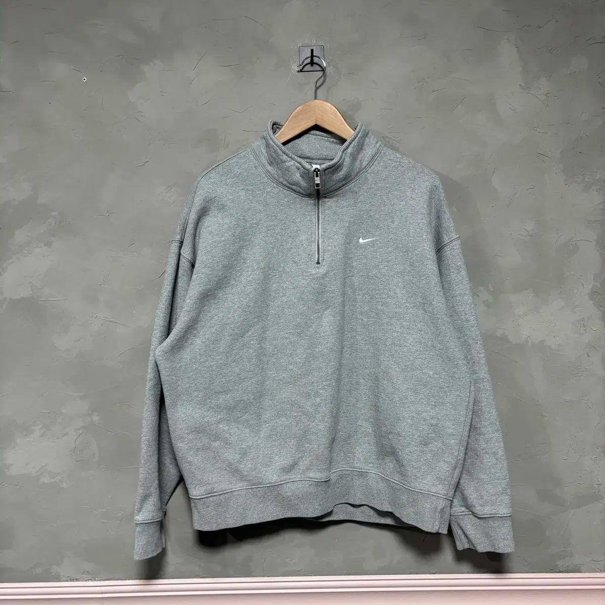 【雷市場（ポンジャン）商品韓国直送】 Nike(ナイキ） nrg スウッシュ クオータージップアップ ハーフジップ パーカー グレー