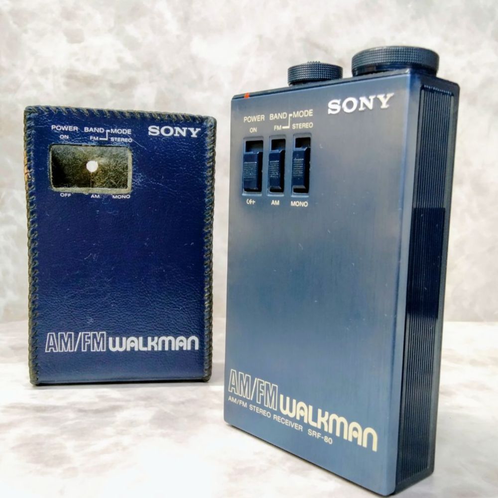 1981年発売 美品 希少】 稼働品 SONY ソニー ステレオラジオ ウォークマン SRF-80 FM/AM２ バンドチューナー搭載 SRF-80  AM FM ポータブル レシーバー レザーカバー付き （SNA）24022402508JH - メルカリ