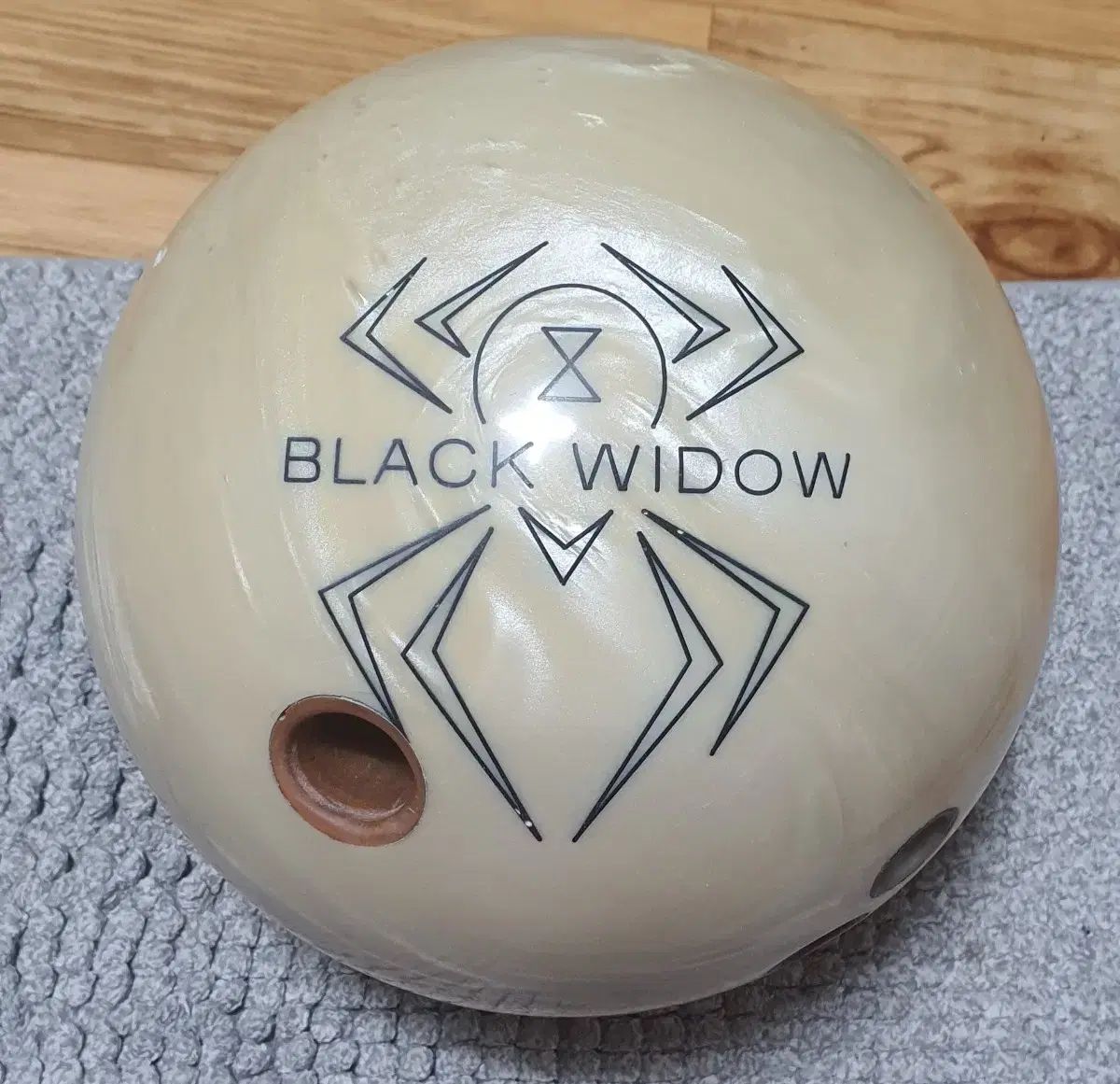 ハンマー ブラックウィドウゴーストパール15p3oz 中古ボーリングボール HAMMER(ハンマー) black widow（ブラック