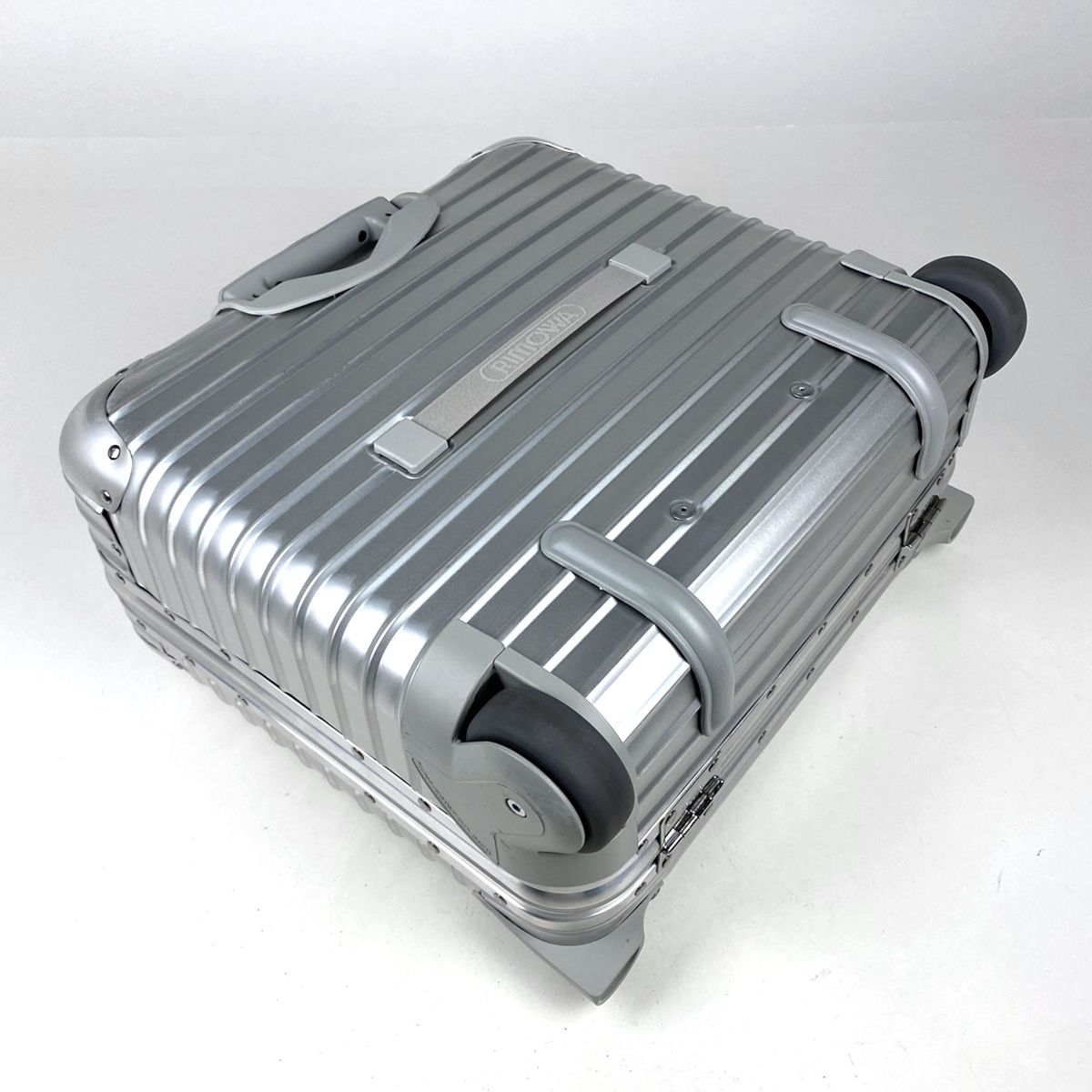 リモワ RIMOWA トパーズ ビジネス トローリー 2輪 TSAロック TOPAS BUSINESS TROLLY キャリーバッグ アルミ シルバー レディース