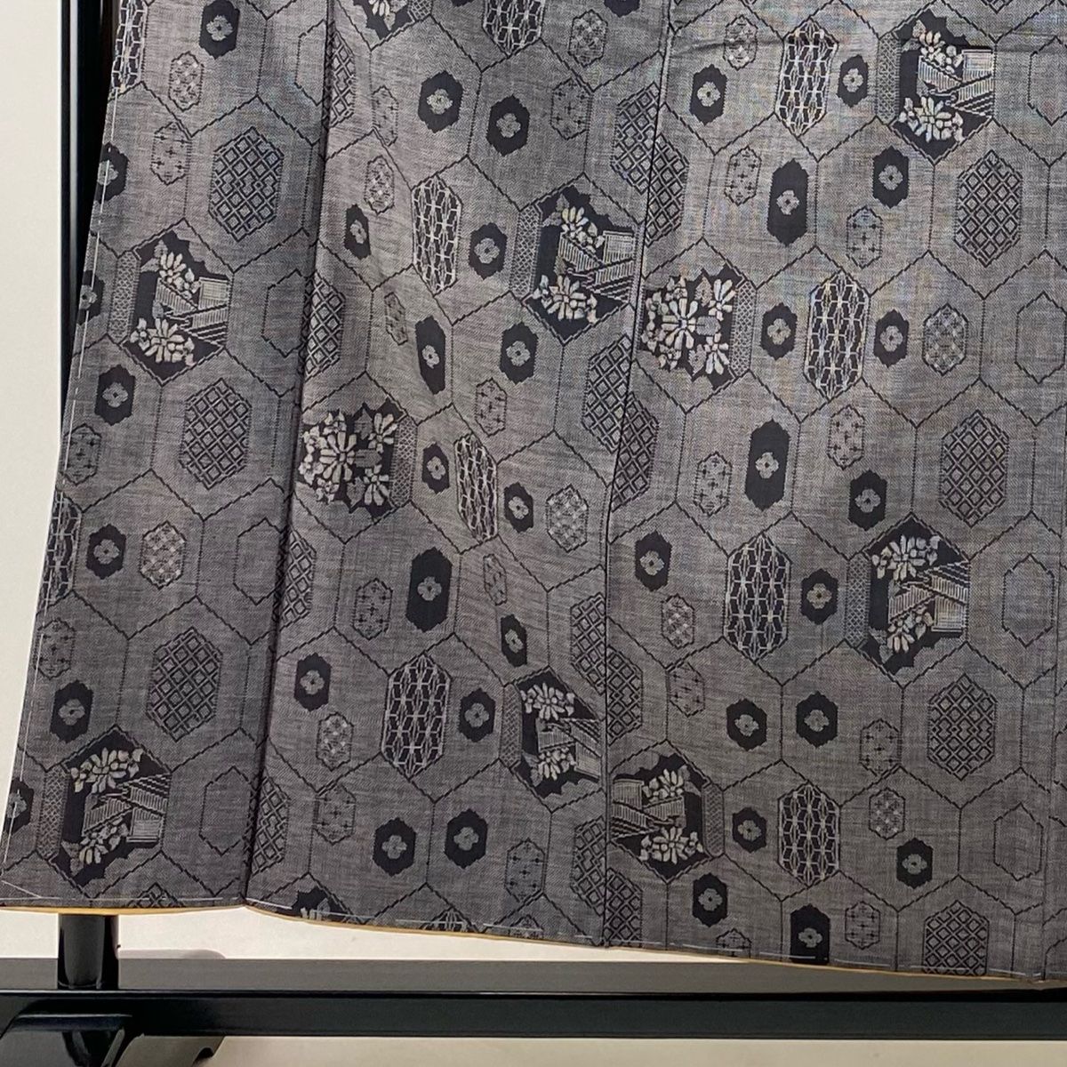 紬 身丈158cm 裄丈63.5cm S 袷 亀甲 菊 茶紫 正絹 秀品