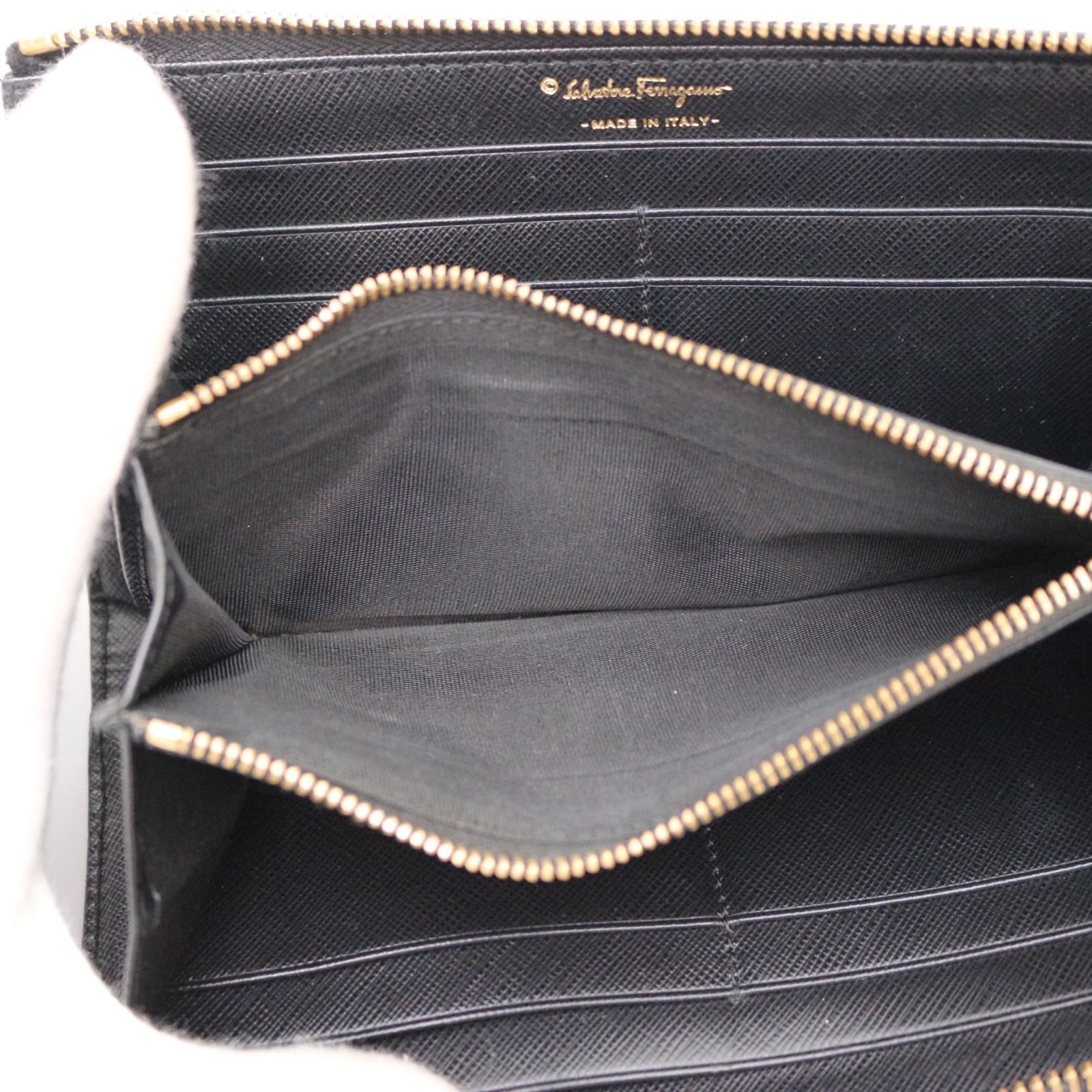 美品✨　サルヴァトーレフェラガモ　ヴァラリボン　レザー　長財布 サルヴァトーレフェラガモ Salvatore Ferragamo 長財布 ヴァラ
