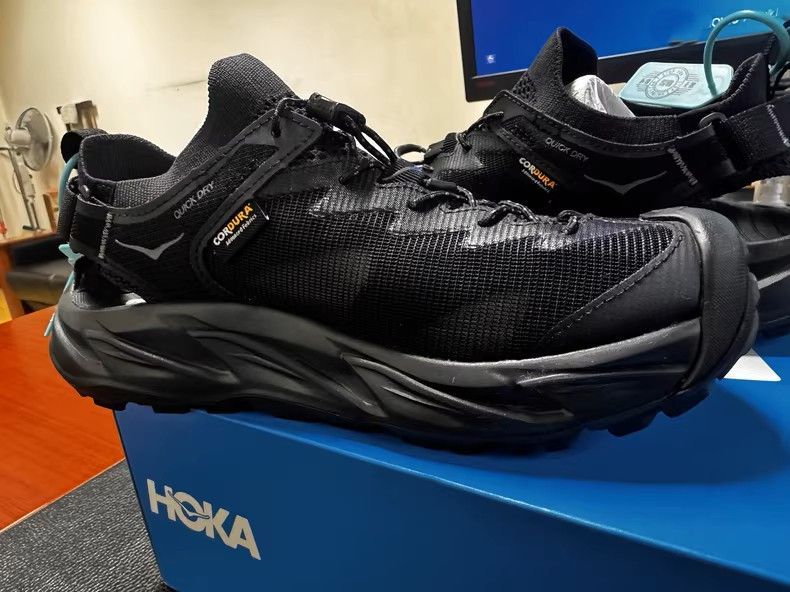 メルカリ HOKA