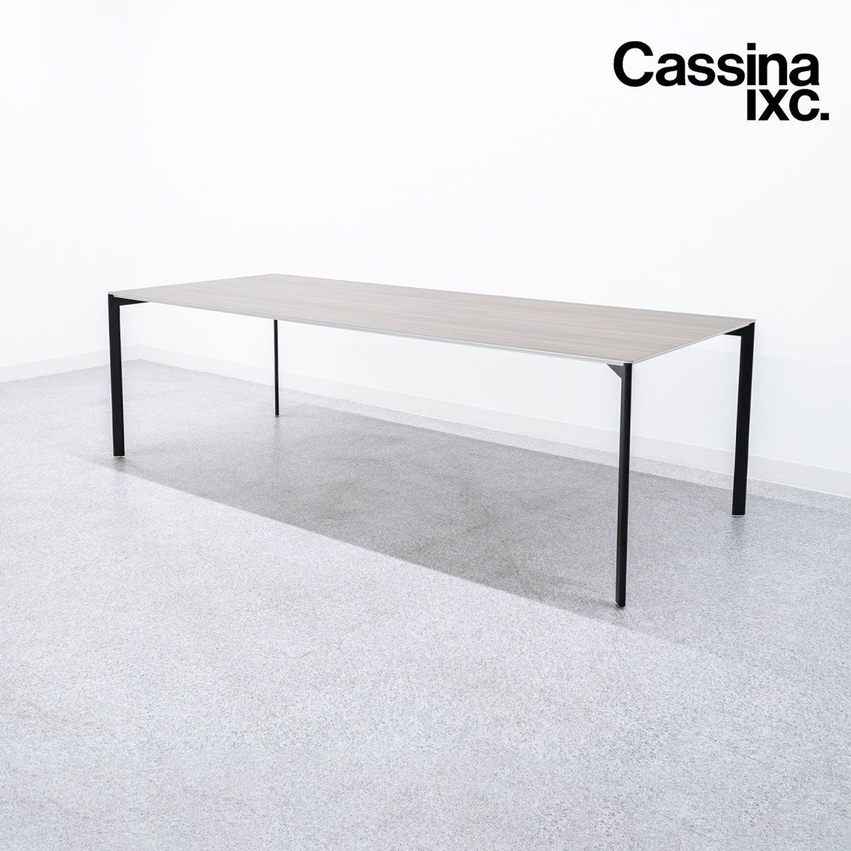 カッシーナixc 黒の長方形ダイニングテーブルと椅子4脚 IXC(イクスシー