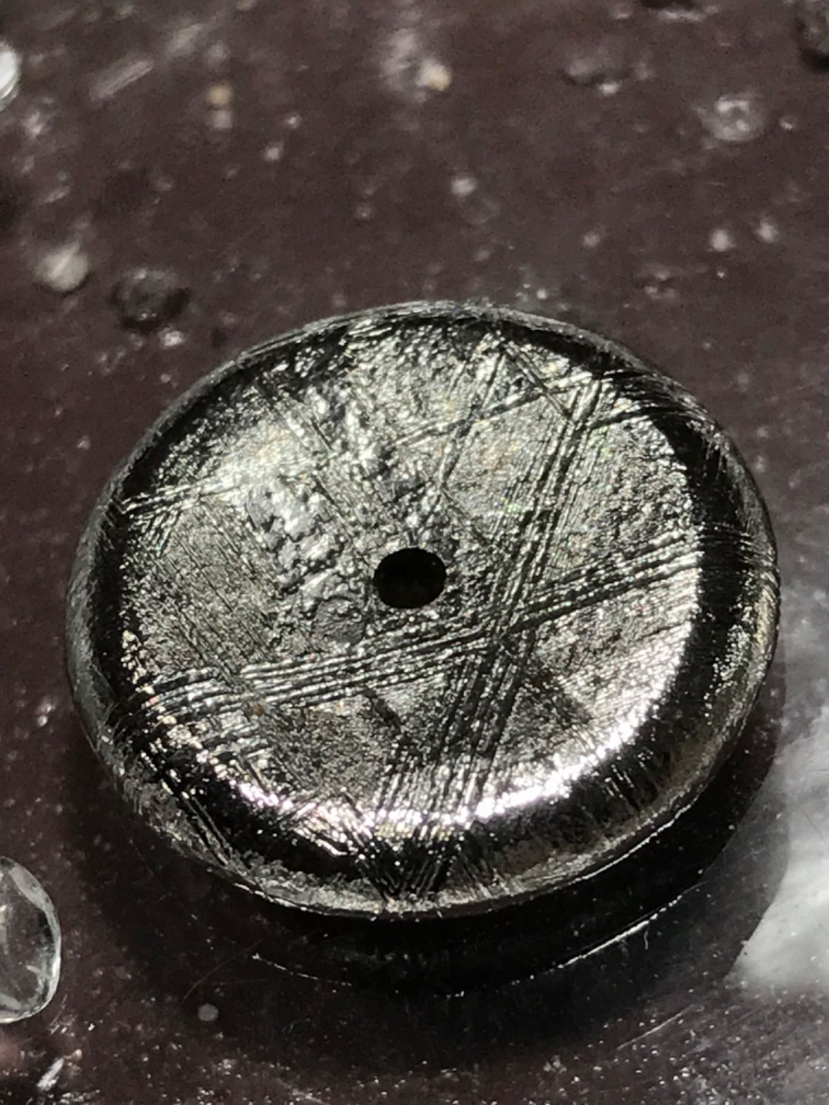 コイン型【ナミビア産/ギベオン/鉄隕石/メテオライト】1mm穴パーツ[0701 セール